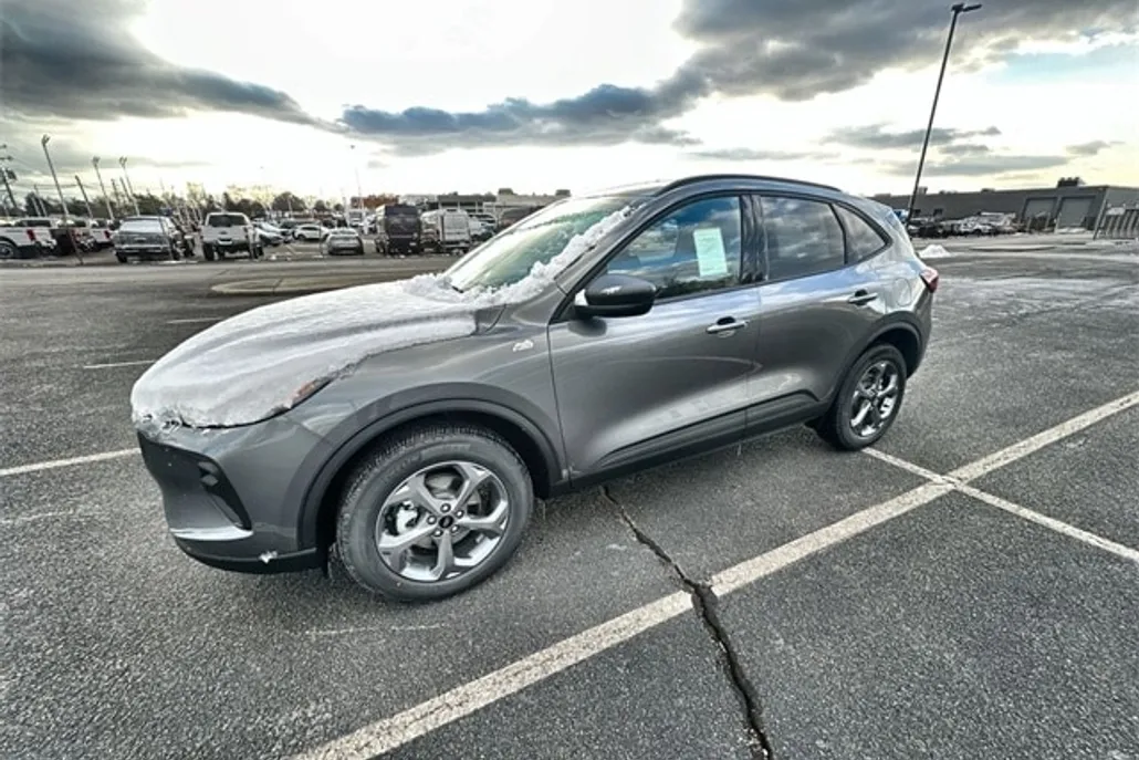 2025 Ford Escape ST-Line photo 1