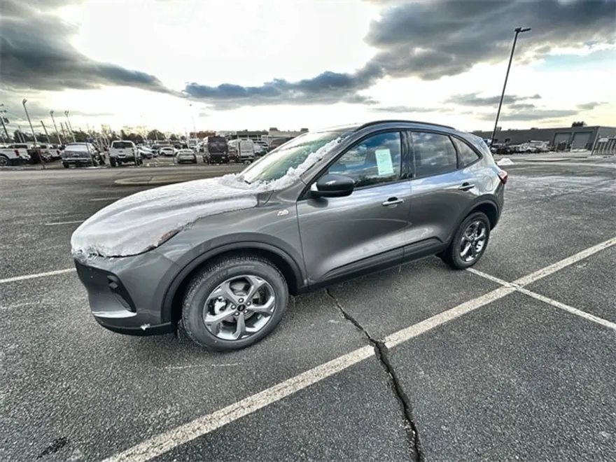 2025 Ford Escape ST-Line photo 1
