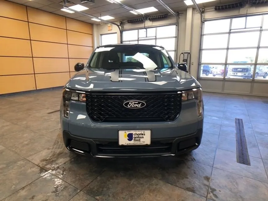 2025 Ford Maverick XLT photo 1