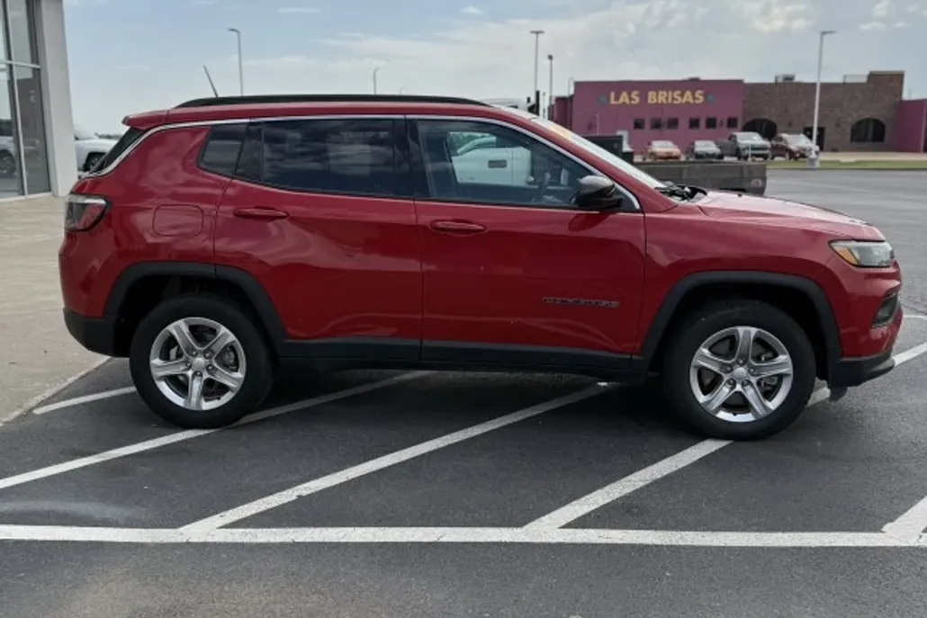 2024 Jeep Compass Latitude photo 1