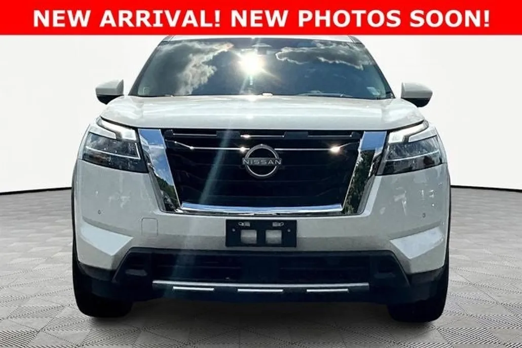 2024 Nissan Pathfinder Platinum photo 1