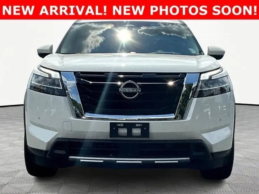 2024 Nissan Pathfinder Platinum photo 1