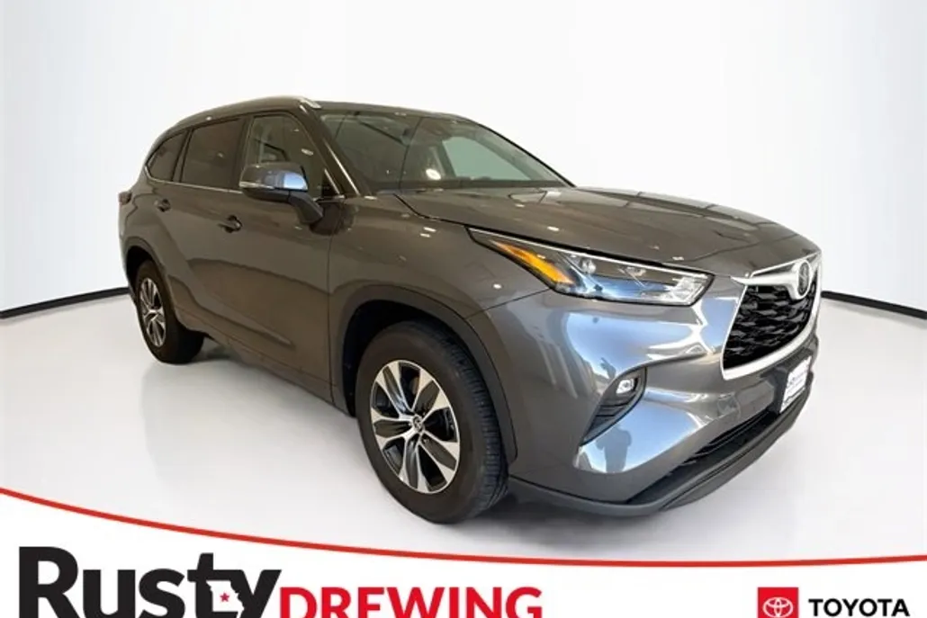 2025 Toyota Highlander XLE photo 1