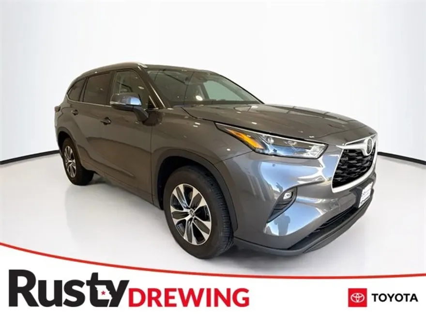 2025 Toyota Highlander XLE photo 1