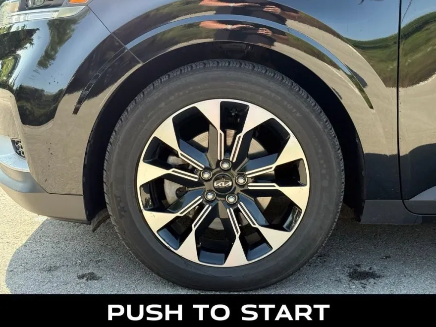 2024 Kia Carnival EX photo 1