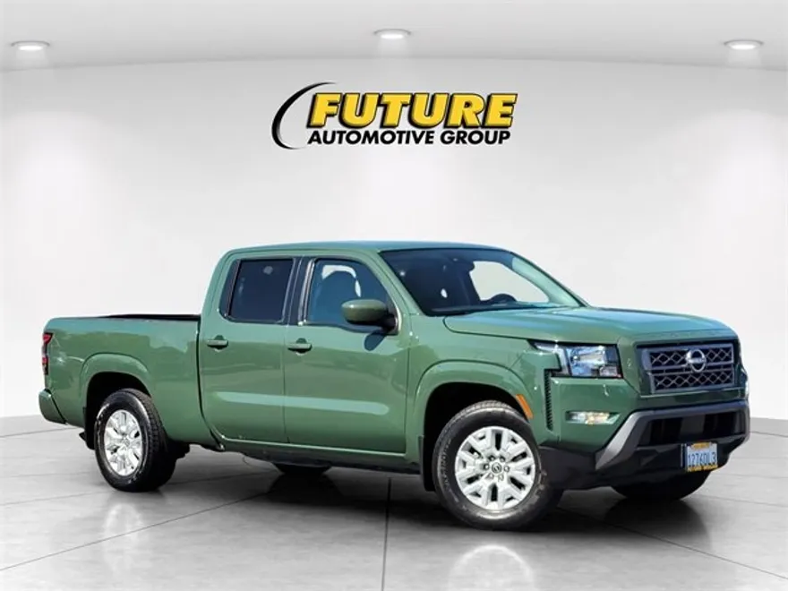 2022 Nissan Frontier SV Crew Cab photo 1
