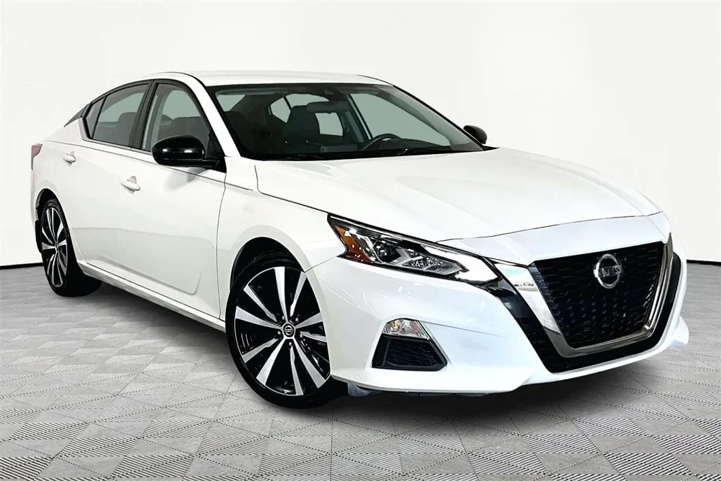 2022 Nissan Altima 2.5 SR photo 1