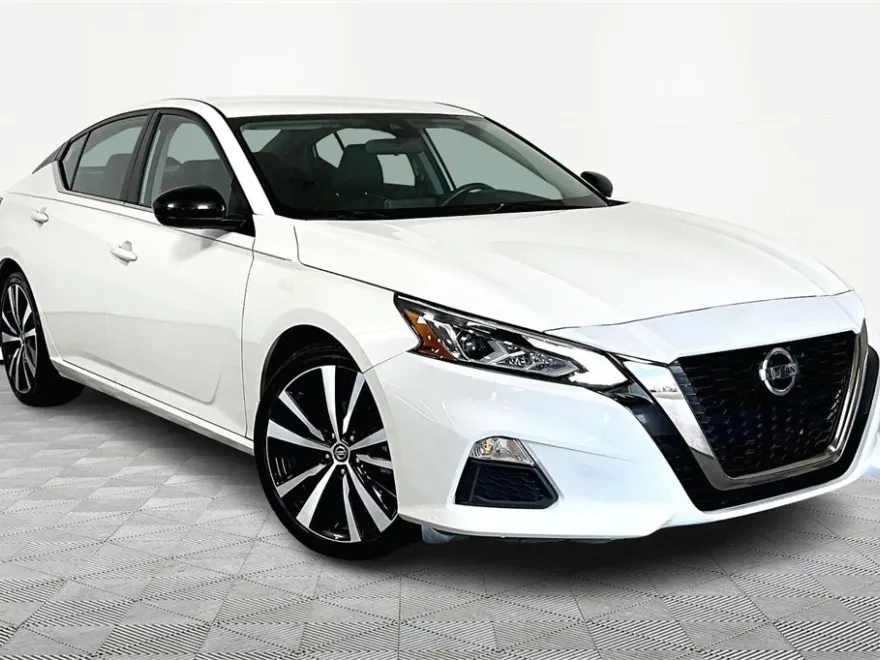 2022 Nissan Altima 2.5 SR photo 1