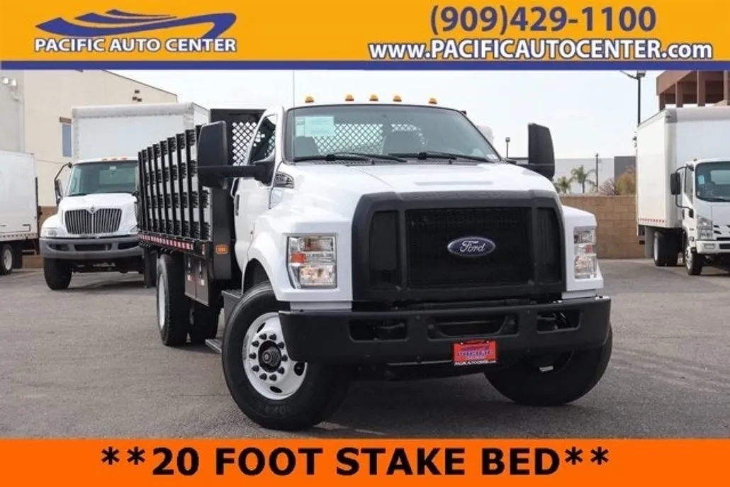 2017 Ford F-750 photo 1