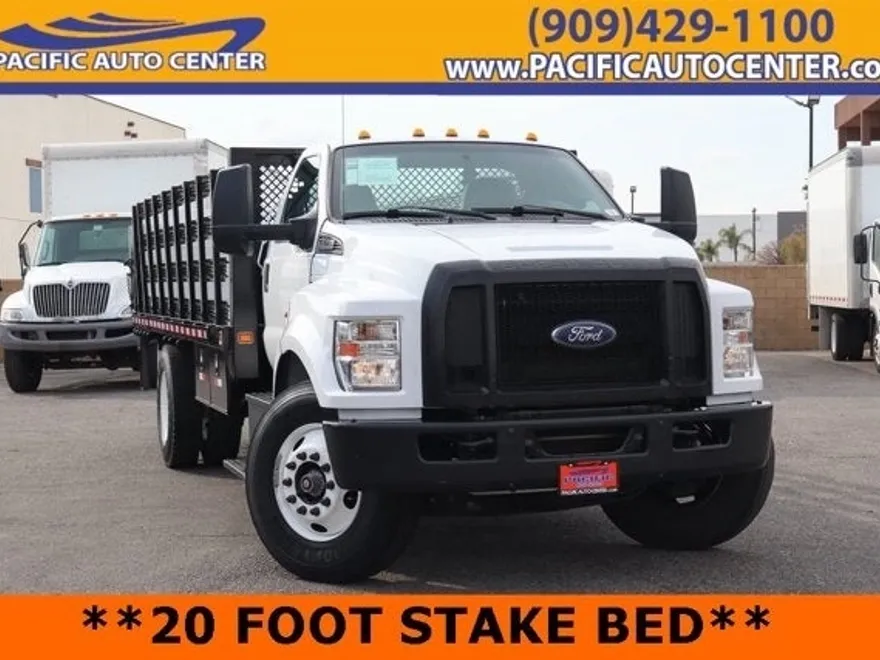 2017 Ford F-750 photo 1