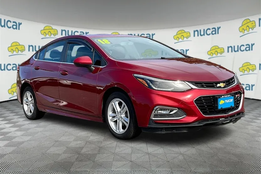 2018 Chevrolet Cruze LT photo 1