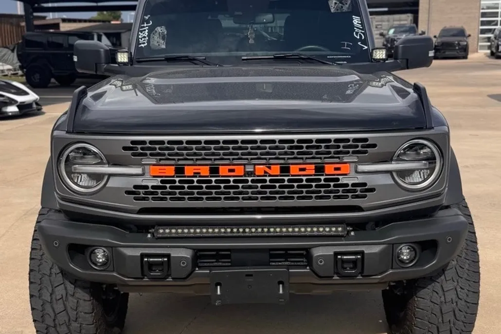 2023 Ford Bronco Badlands photo 1