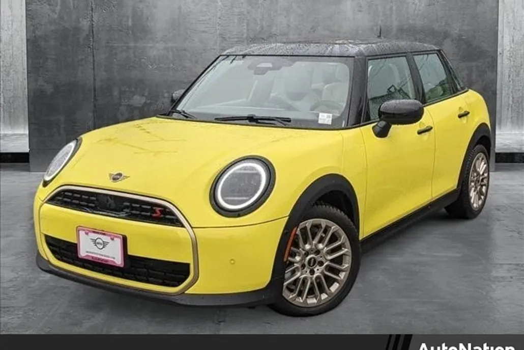 2025 Mini Cooper Hardtop 4 Door Signature photo 1