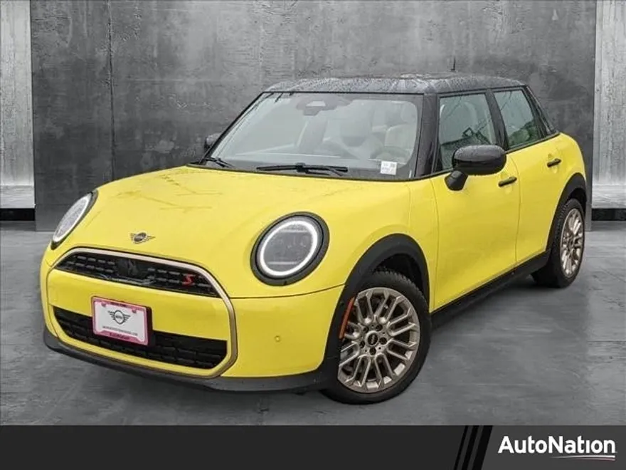 2025 Mini Cooper Hardtop 4 Door Signature photo 1