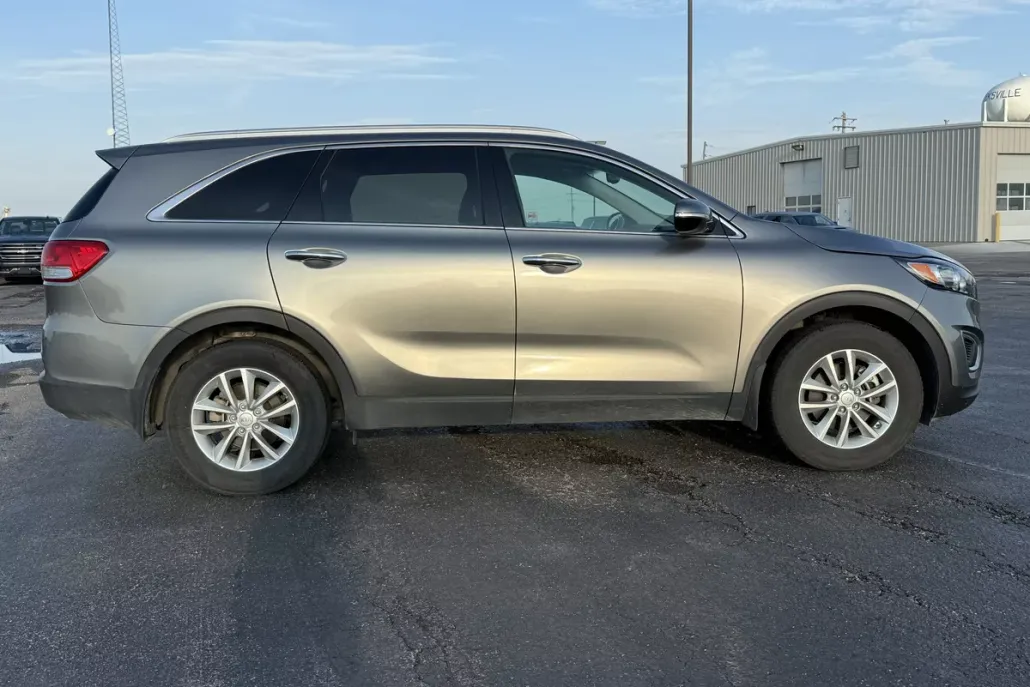 2016 Kia Sorento LX photo 1