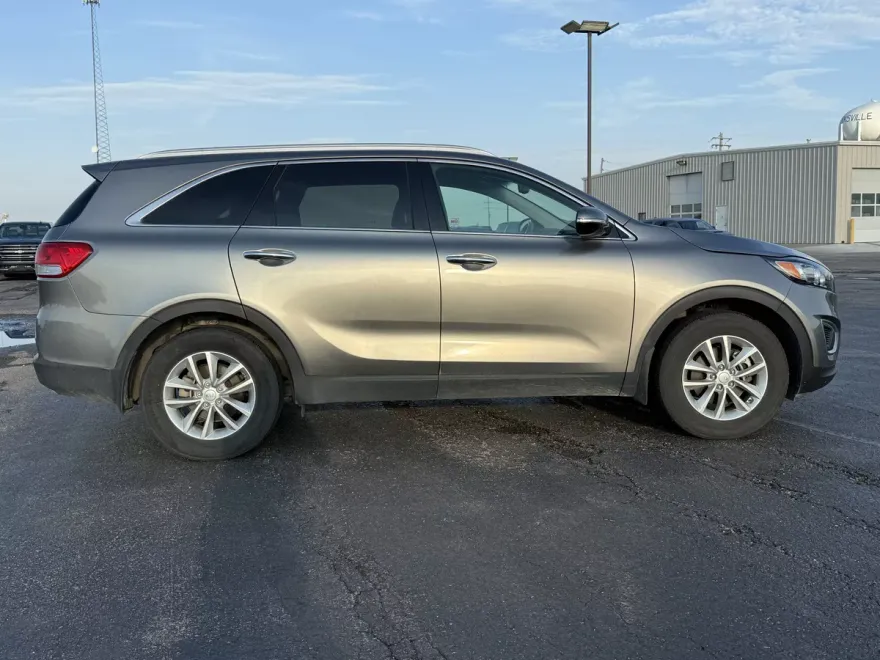 2016 Kia Sorento LX photo 1