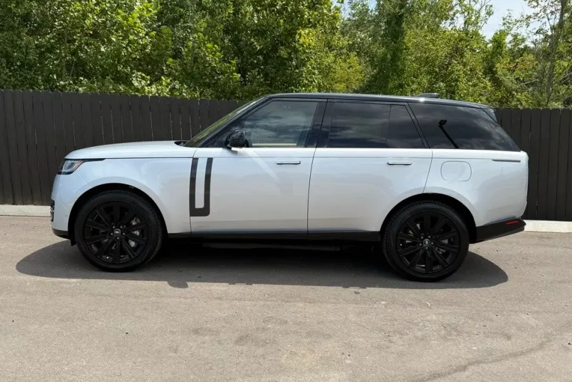 2025 Land Rover Range Rover SE photo 1