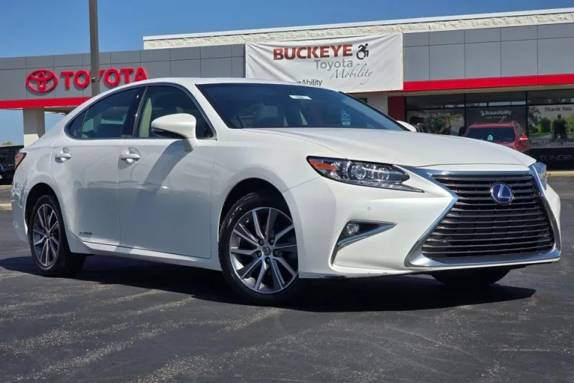2018 Lexus ES 300h photo 1