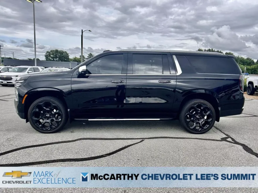 2025 Chevrolet Suburban Premier photo 1