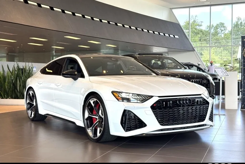 2024 Audi RS 7 Performance Base photo 1