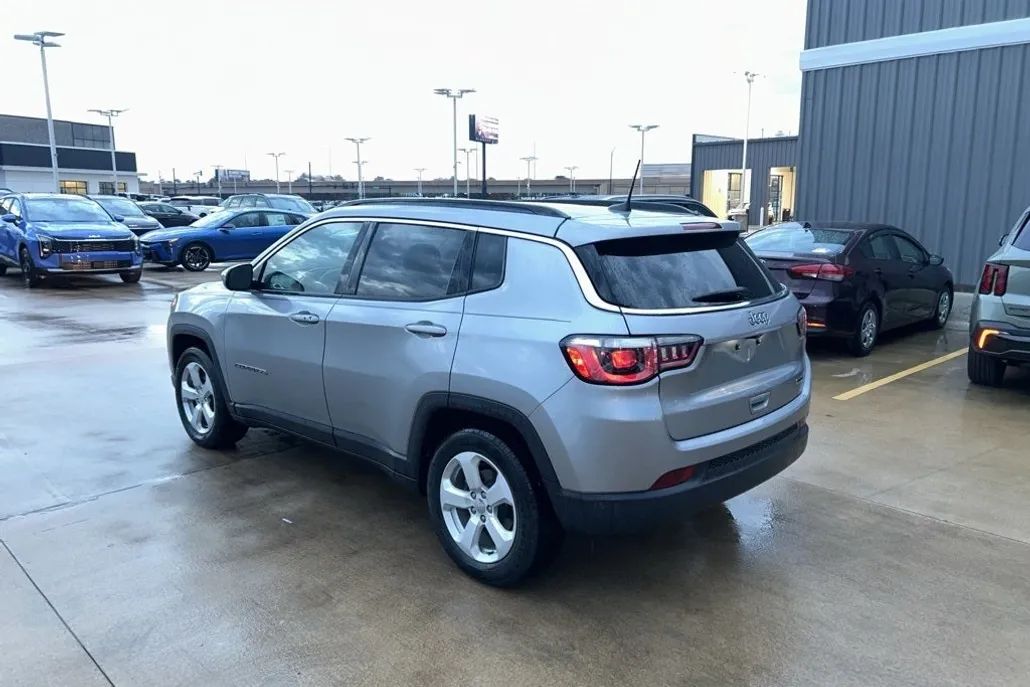 2021 Jeep Compass Latitude photo 1