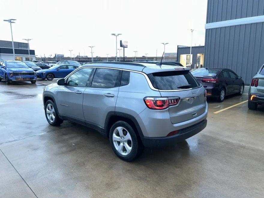 2021 Jeep Compass Latitude photo 1