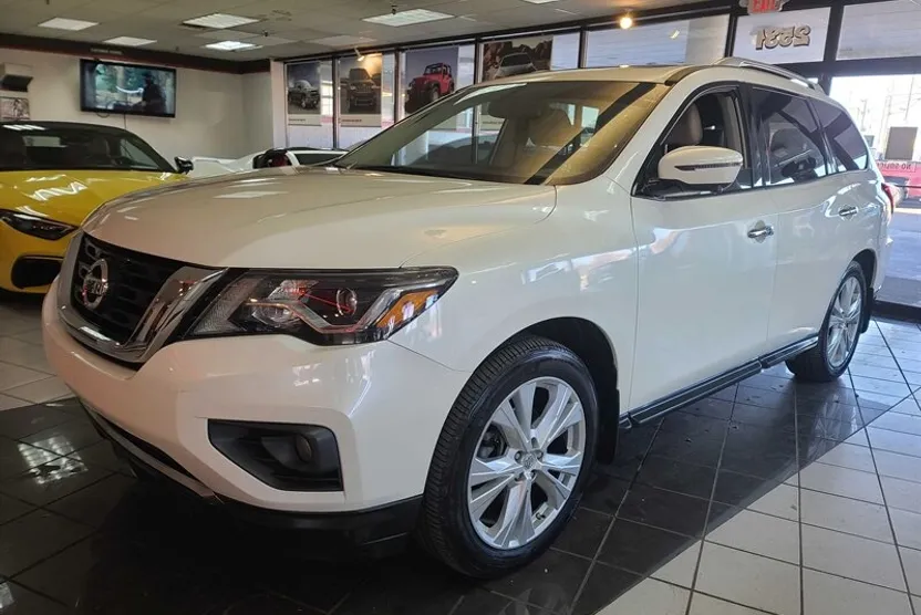 2018 Nissan Pathfinder photo 1