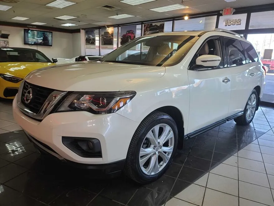 2018 Nissan Pathfinder photo 1
