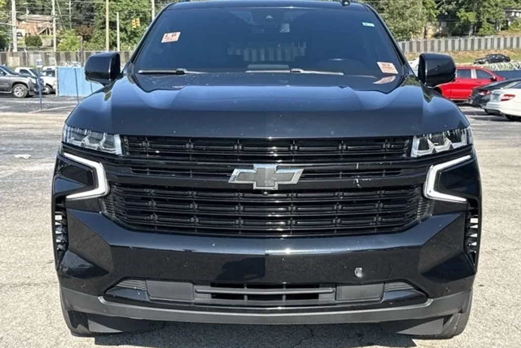 2023 Chevrolet Suburban RST photo 1