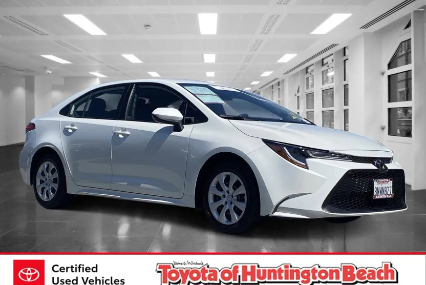 2020 Toyota Corolla LE photo 1