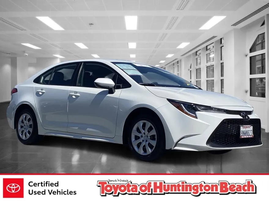 2020 Toyota Corolla LE photo 1