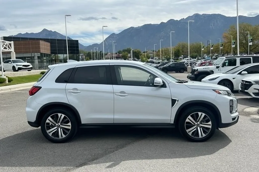 2024 Mitsubishi Outlander Sport ES LE SE photo 1