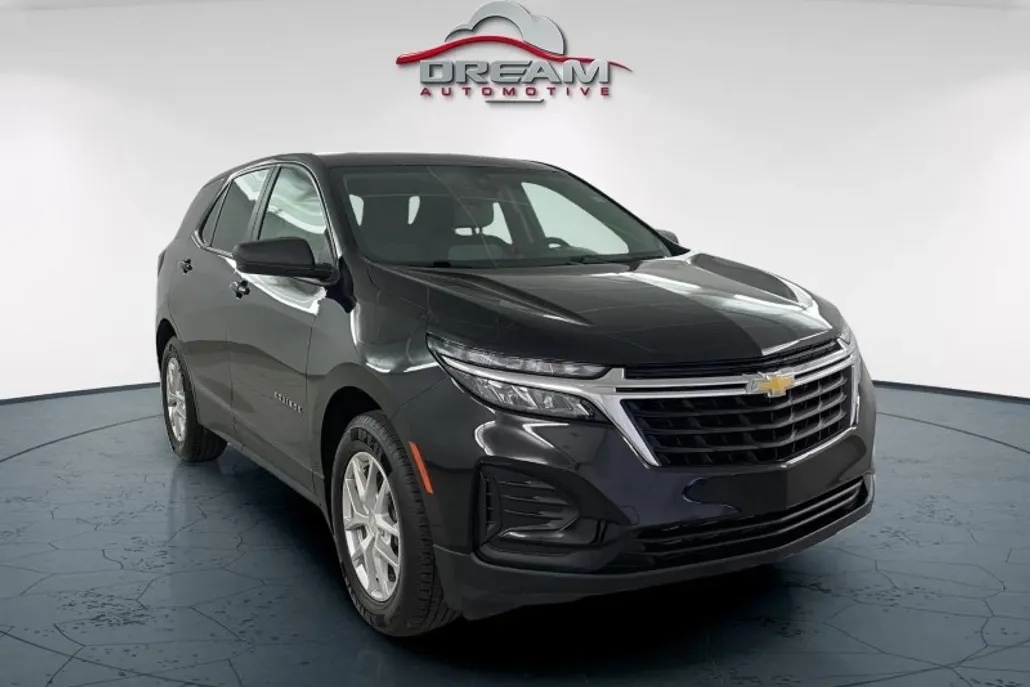 2022 Chevrolet Equinox LS photo 1