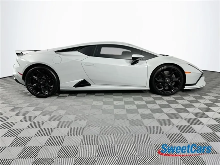 2023 Lamborghini Huracan Tecnica photo 8