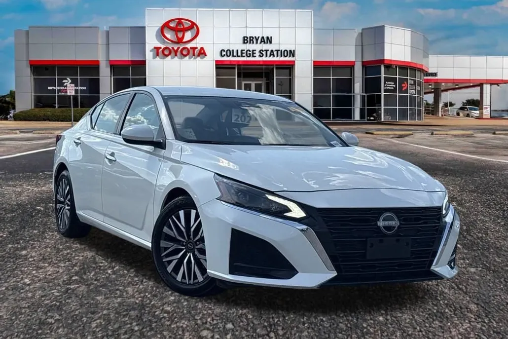 2023 Nissan Altima 2.5 SV photo 1