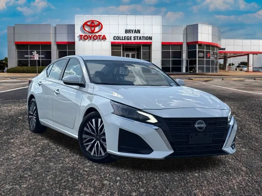 2023 Nissan Altima 2.5 SV photo 1