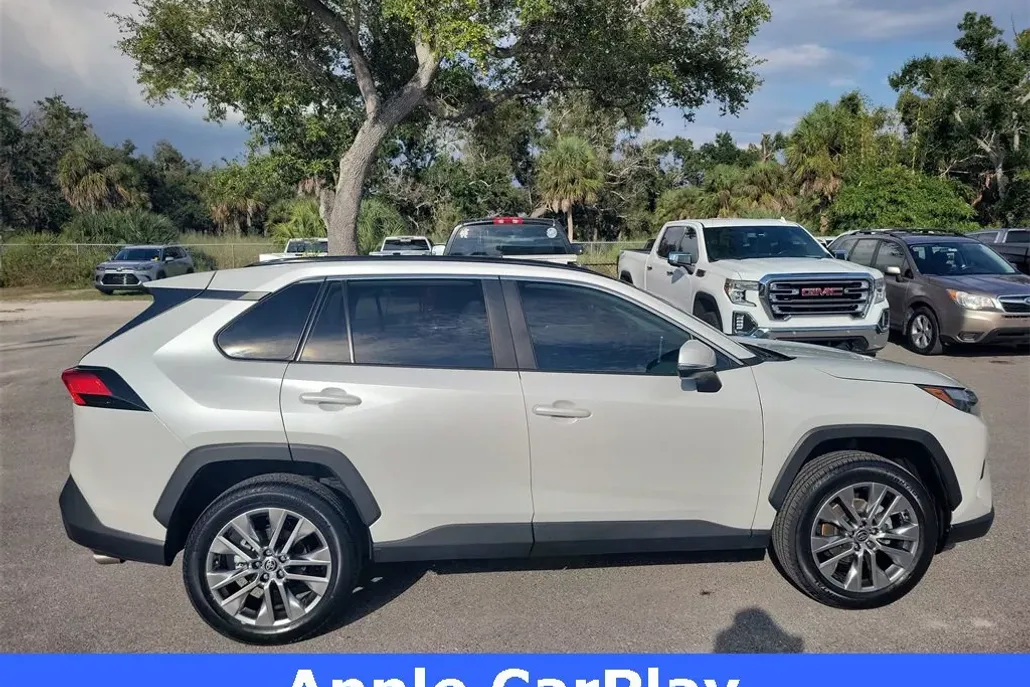 2023 Toyota RAV4 XLE Premium photo 1