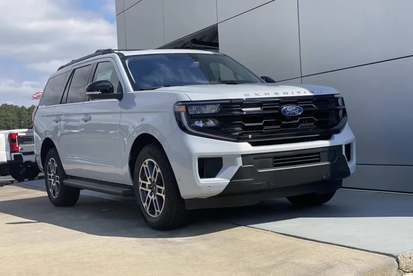 2025 Ford Expedition photo 1
