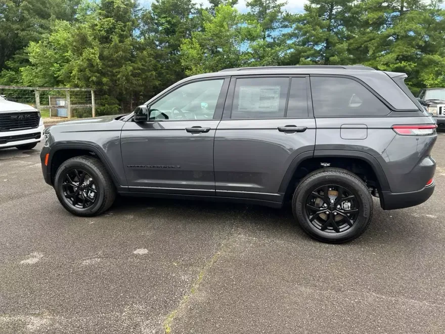 2025 Jeep Grand Cherokee Altitude X photo 8