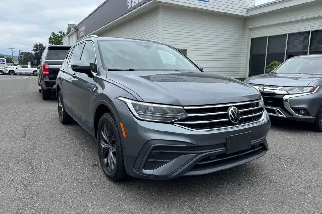2022 Volkswagen Tiguan SE photo 1