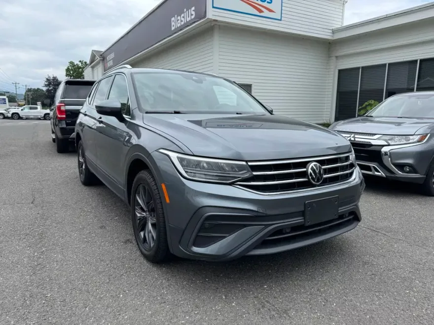 2022 Volkswagen Tiguan SE photo 1