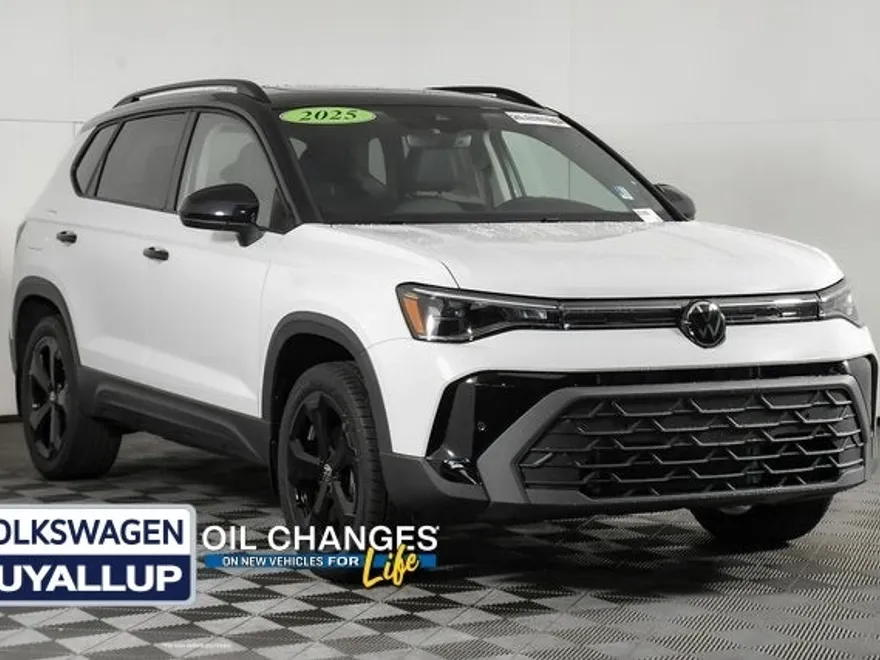2025 Volkswagen Taos SE photo 1