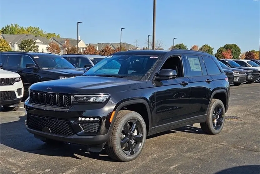 2025 Jeep Grand Cherokee Limited photo 1