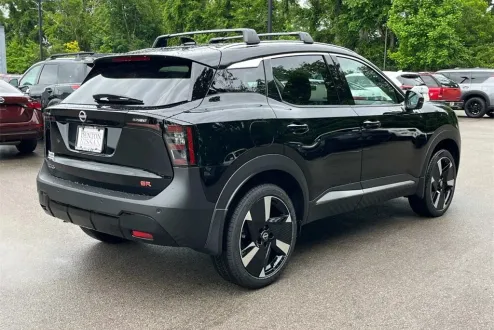 2025 Nissan Kicks SR photo 1