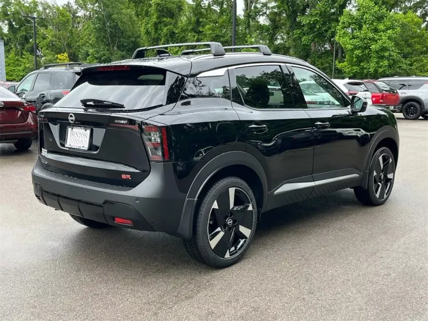 2025 Nissan Kicks SR photo 1