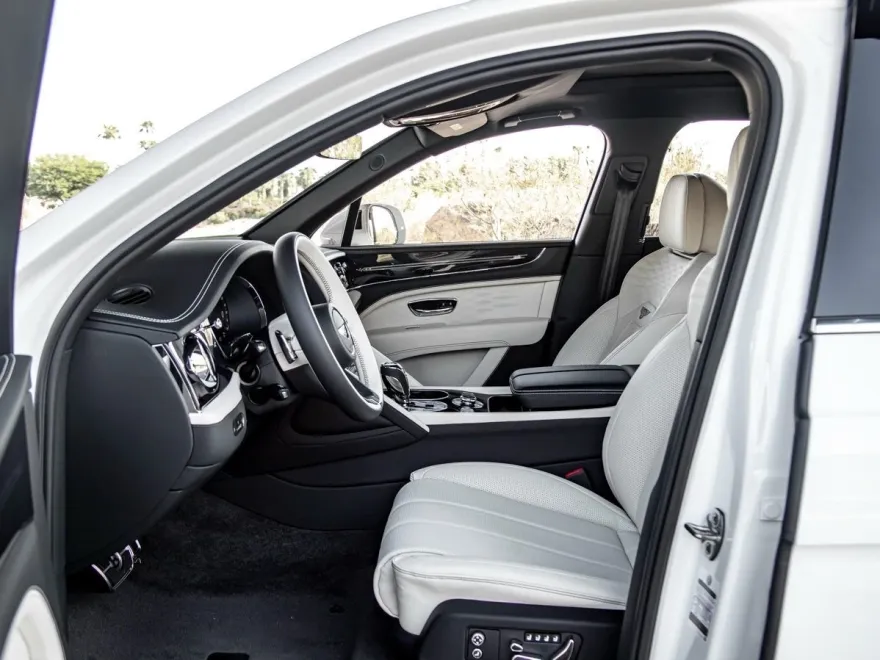 2024 Bentley Bentayga EWB Base photo 2