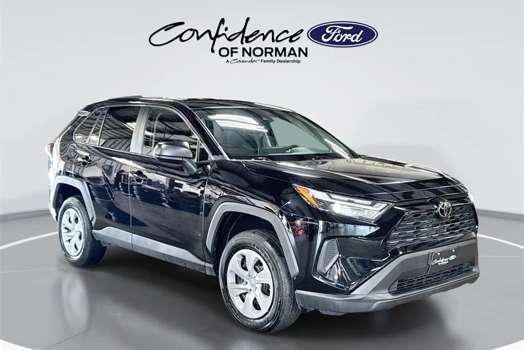 2024 Toyota RAV4 LE photo 1