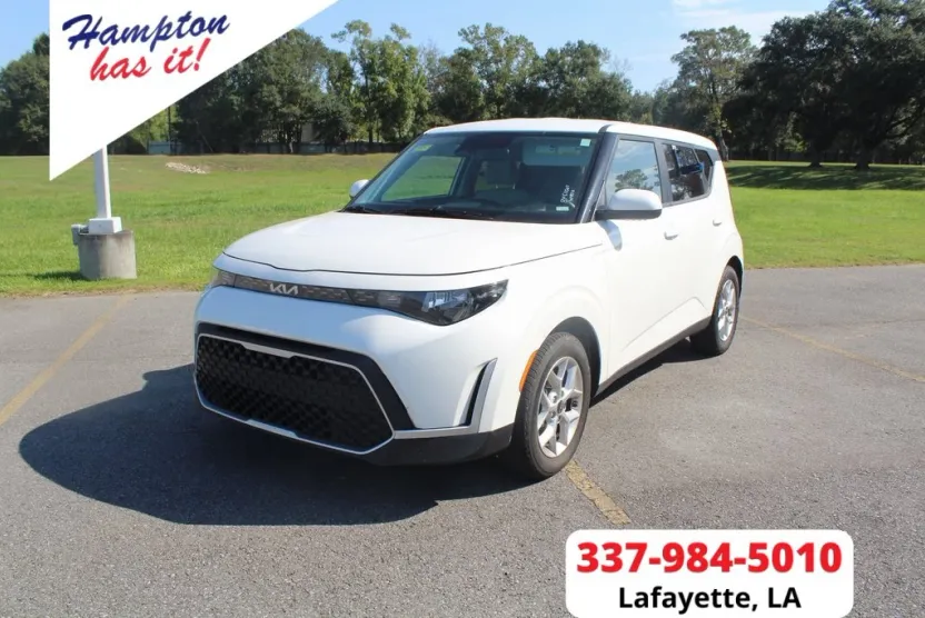 2023 Kia Soul LX photo 1