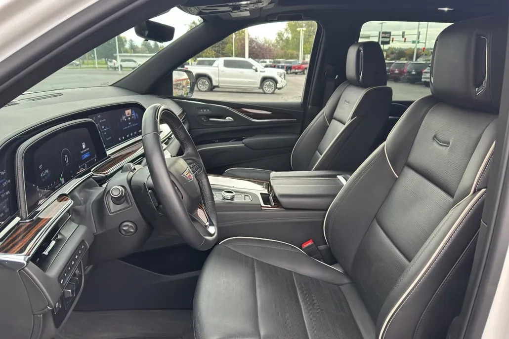 2023 Cadillac Escalade Premium Luxury photo 1
