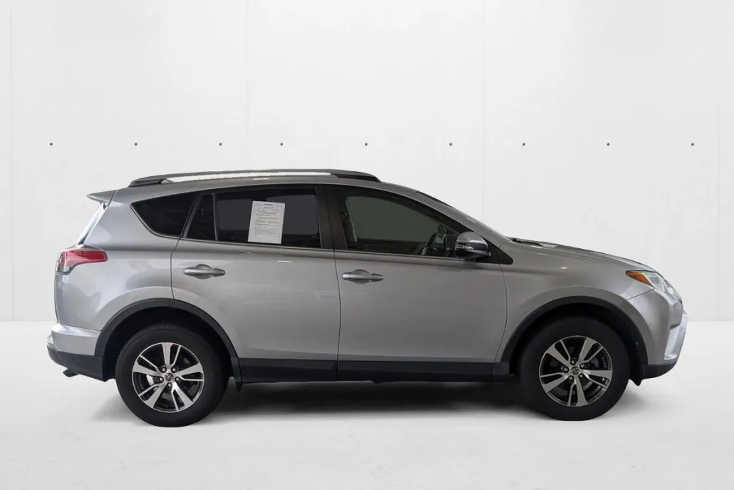 2018 Toyota RAV4 XLE photo 1